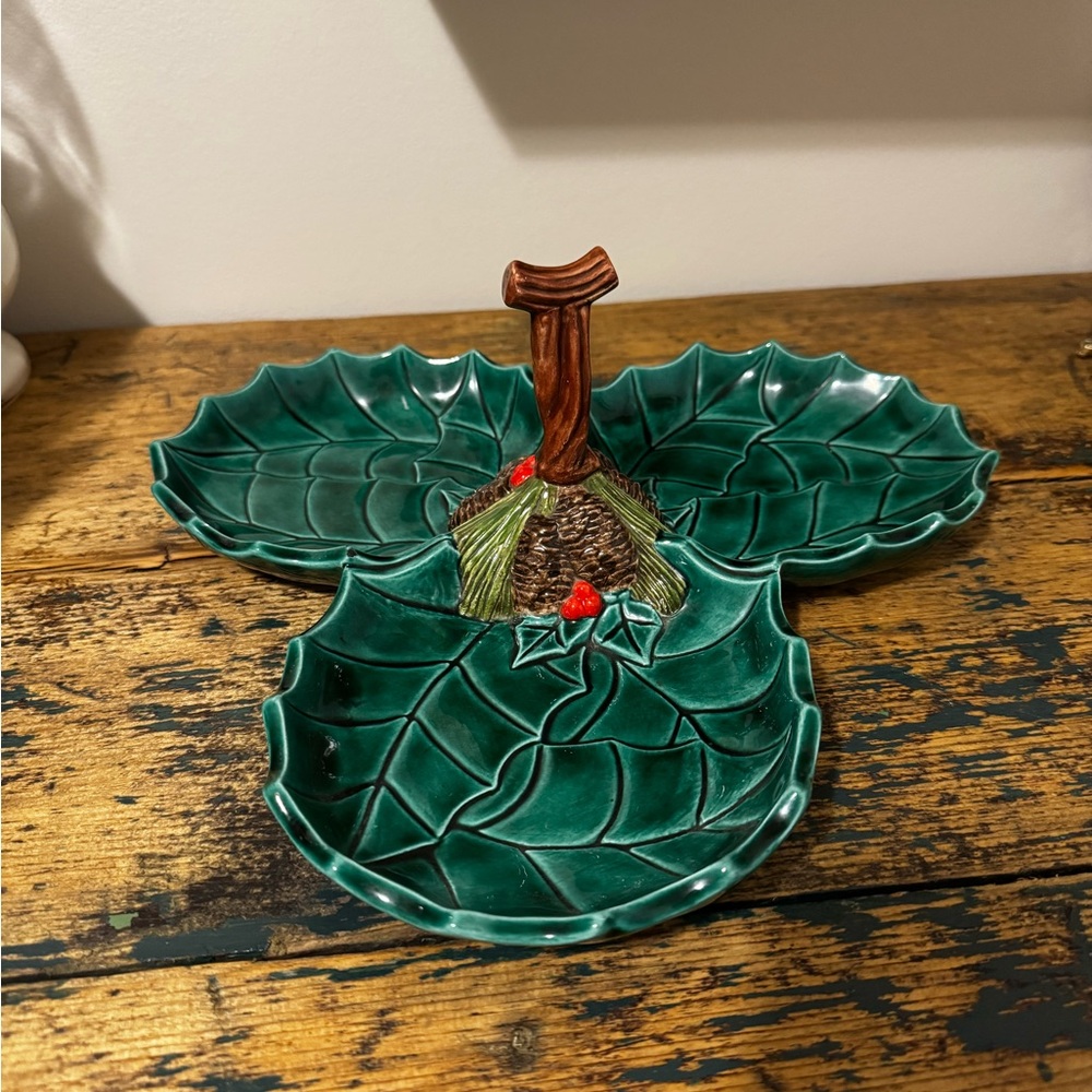 Elegant Green Leaf-Shaped Ceramic Serving Tray